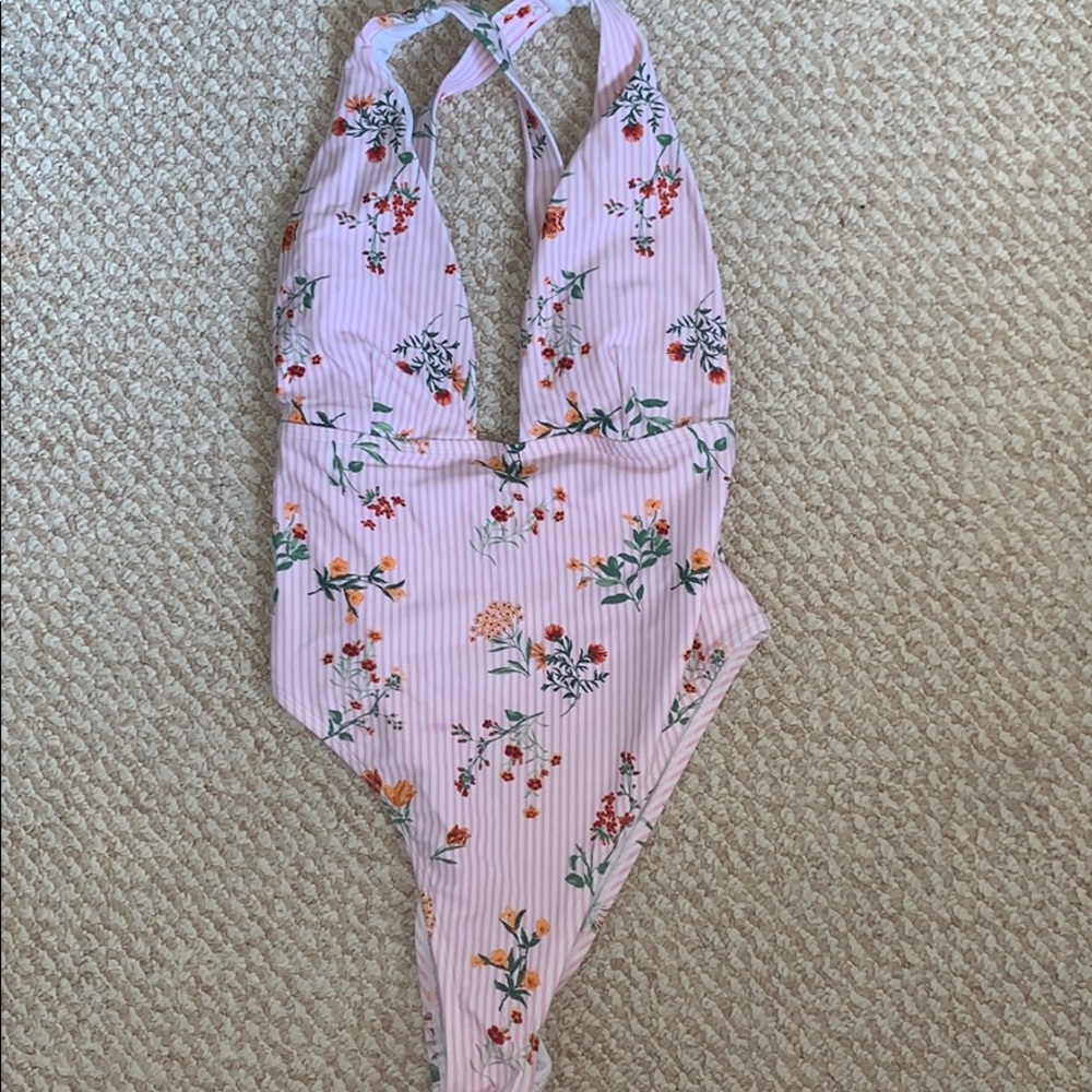 💞ONE PIECE BATHING SUIT BRAND NEW CONDITION 💞